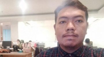 Pendidikan etika dan moral sangat penting untuk membentuk karakter anak. Kurikulum sekolah harus mengintegrasikan nilai-nilai kejujuran, tanggung jawab, dan empati demi masa depan bangsa yang beradab.